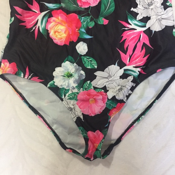 🛍 Black Floral One-piece Swimsuit Off Shoulder - Picture 3 of 8